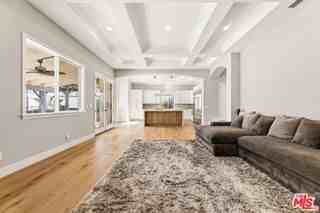 1832 11th St - Photo 4 of 8