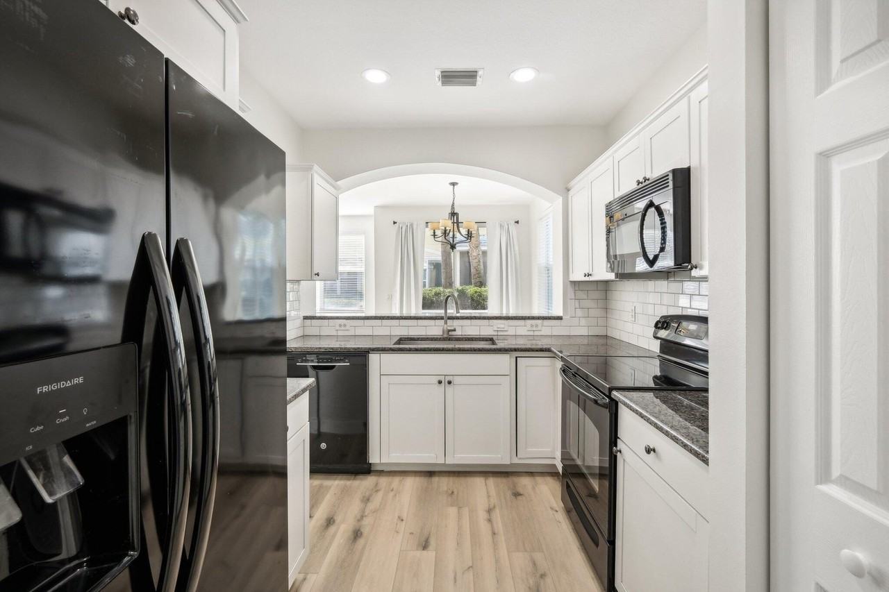 4963 Grinnell St - Photo 7 of 48