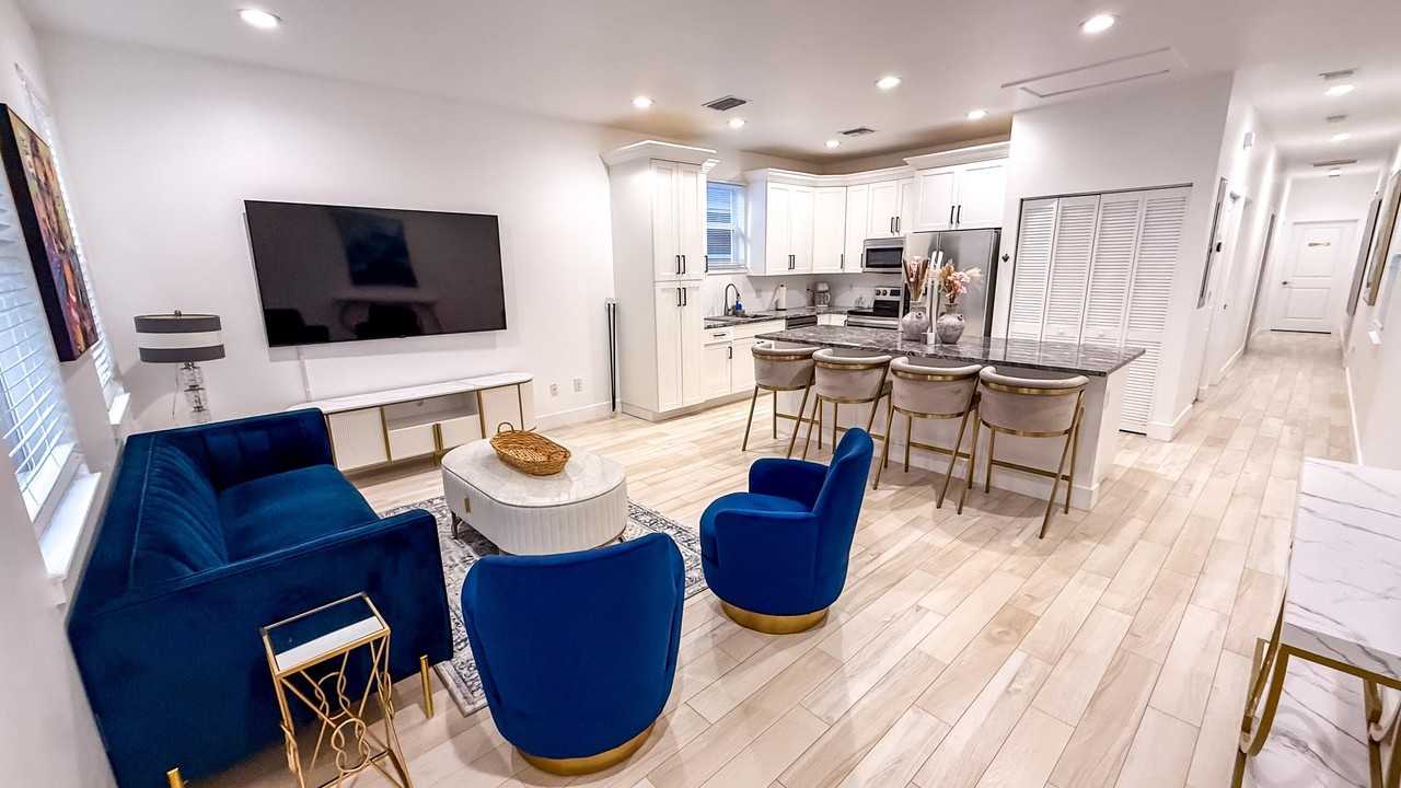 214 N C St - Photo 2 of 20