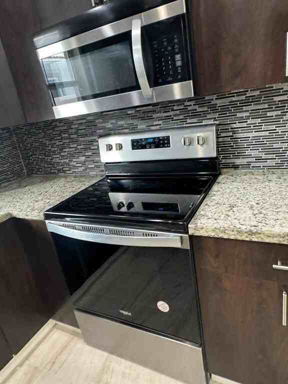 2728 Sw 5th St - Photo 6 of 14