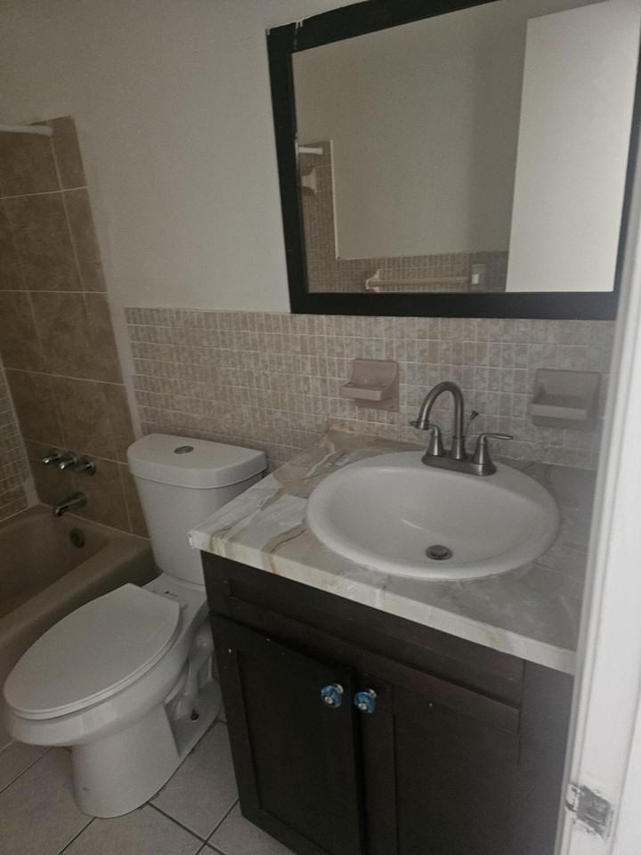 4140 Nw 30th Ter - Photo 4 of 7