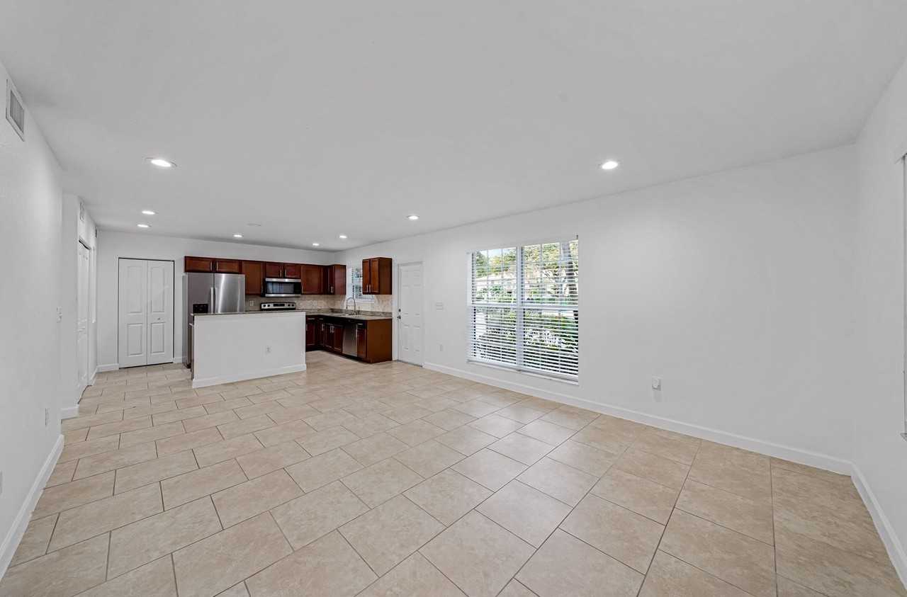 3525 Nw 114th Ln Unit 3529 - Photo 5 of 21