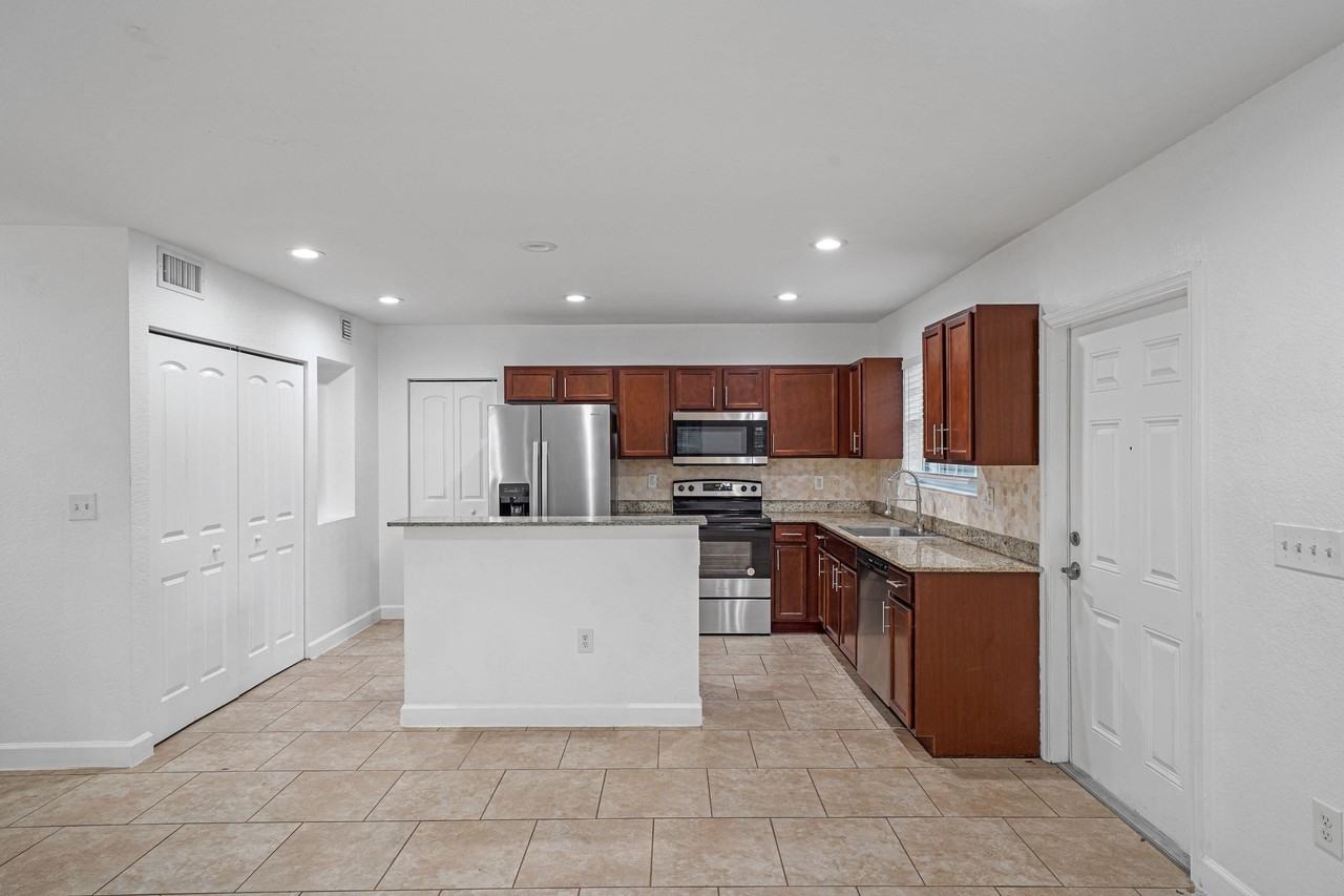 3525 Nw 114th Ln Unit 3529 - Photo 6 of 21