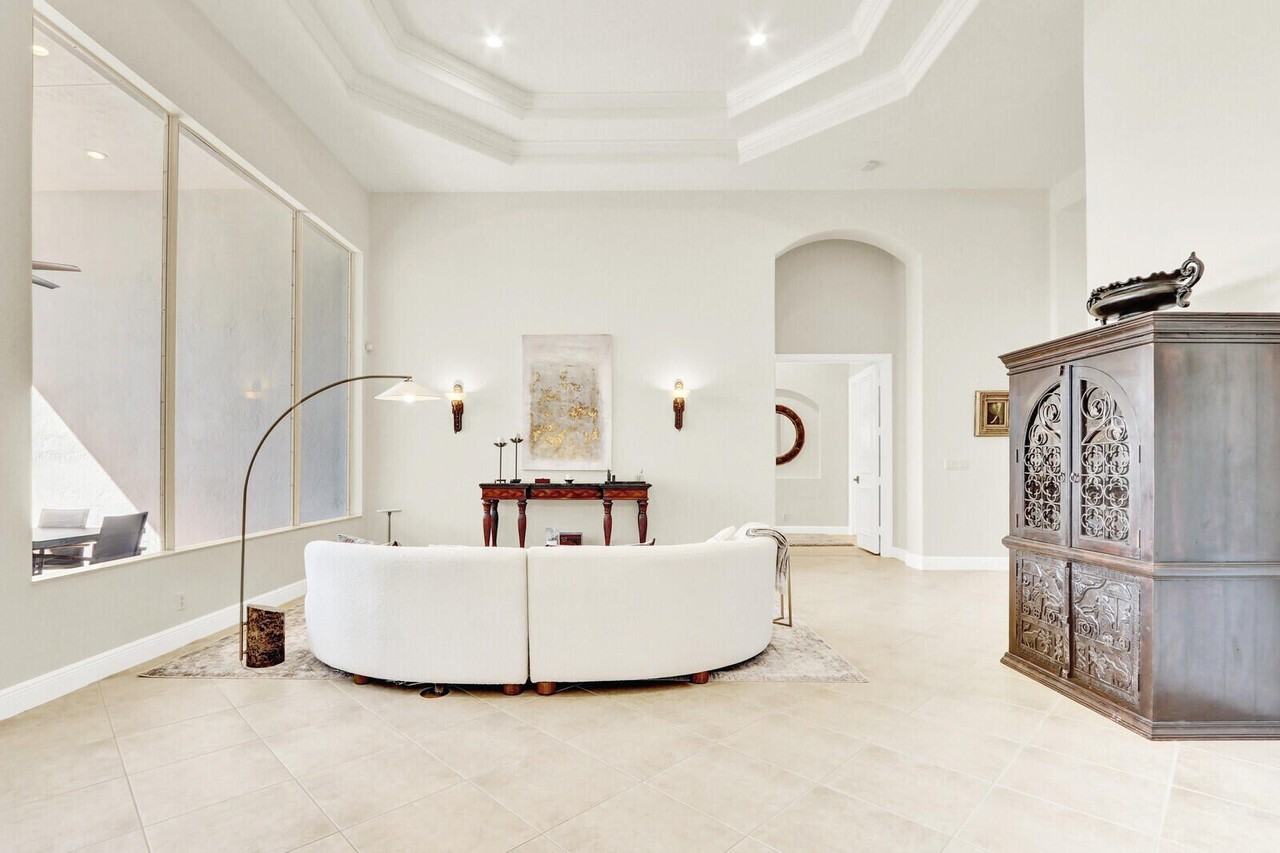 528 Les Jardin Dr - Photo 7 of 50