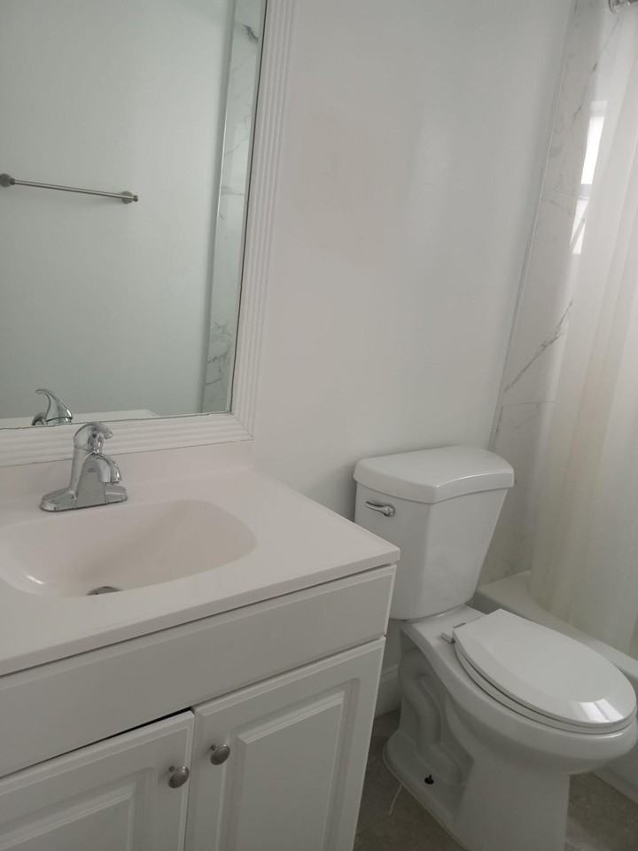 9409 Nw 81st Ct - Photo 4 of 11