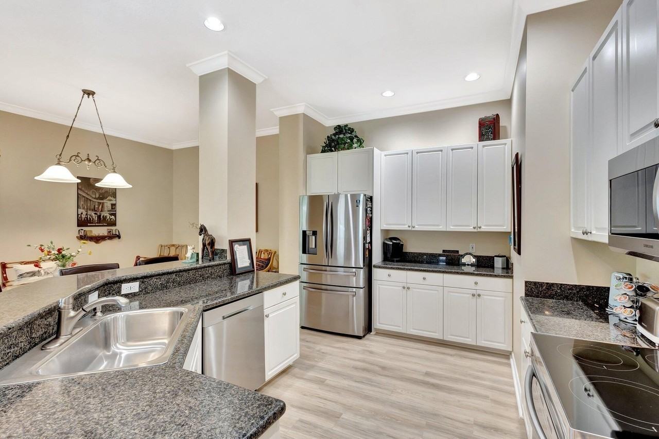 2941 Twin Oaks Way - Photo 7 of 33