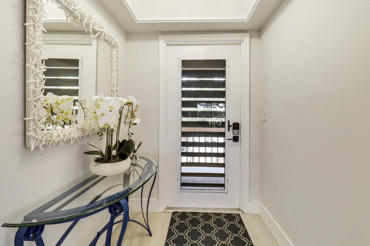 438 Brackenwood Ln S - Photo 2 of 45