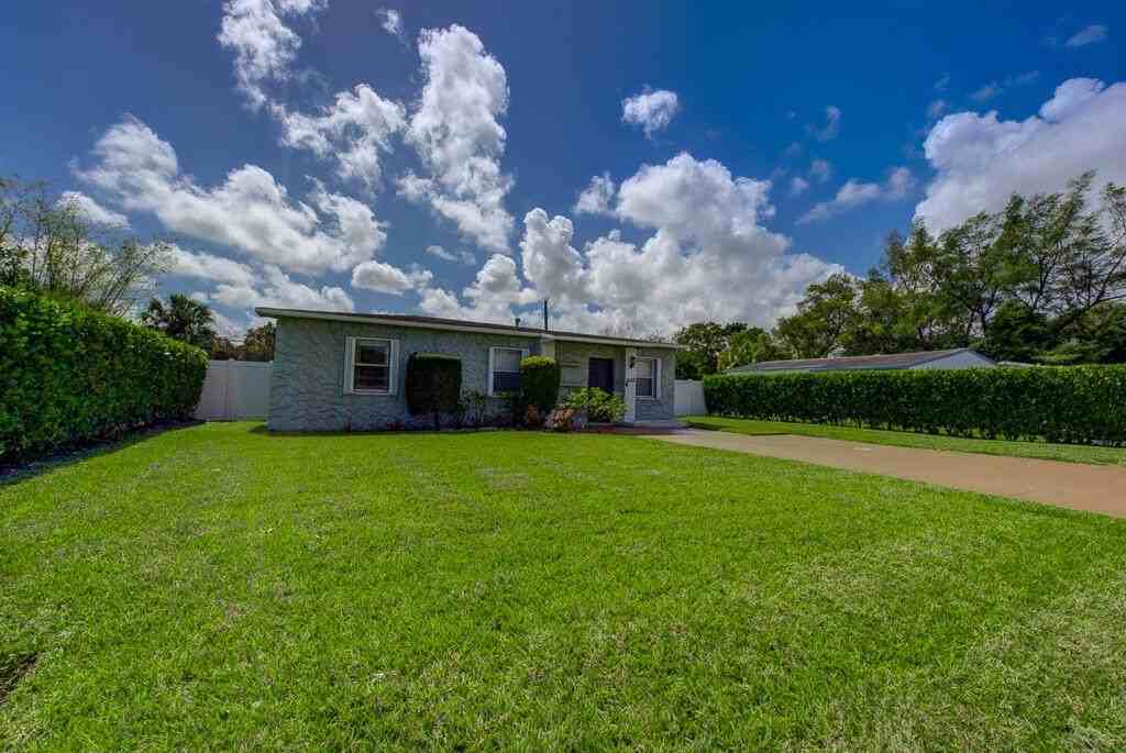 1648 Nw 13th St - Photo 3 of 26