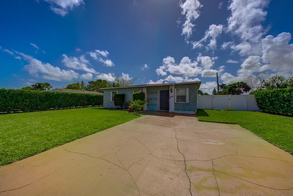 1648 Nw 13th St - Photo 4 of 26