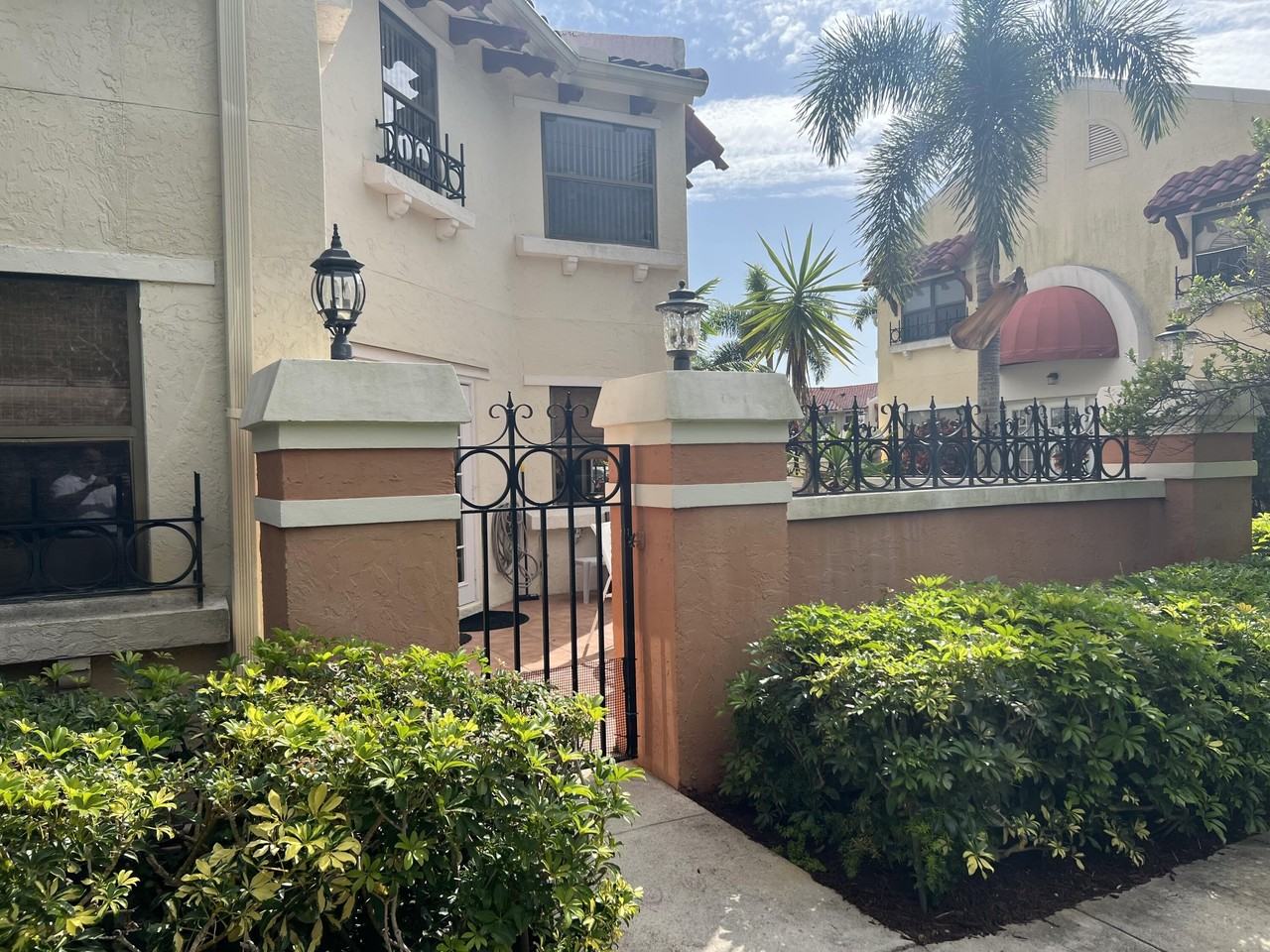 13 Uno Lago Dr - Photo 3 of 28