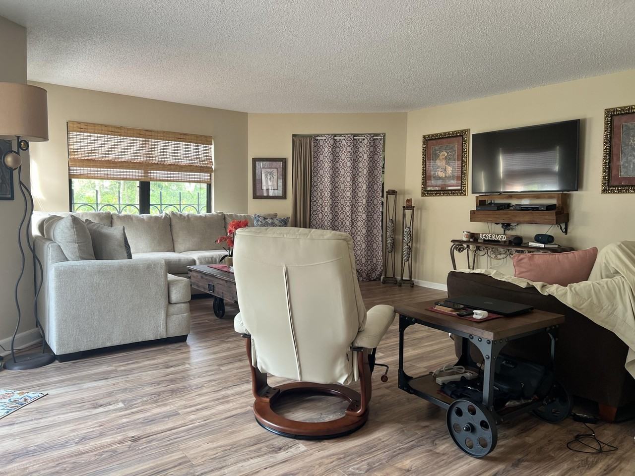 13 Uno Lago Dr - Photo 5 of 28