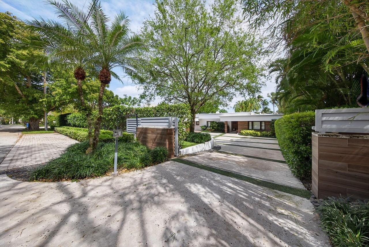 420 Se 17th Ave - Photo 2 of 50