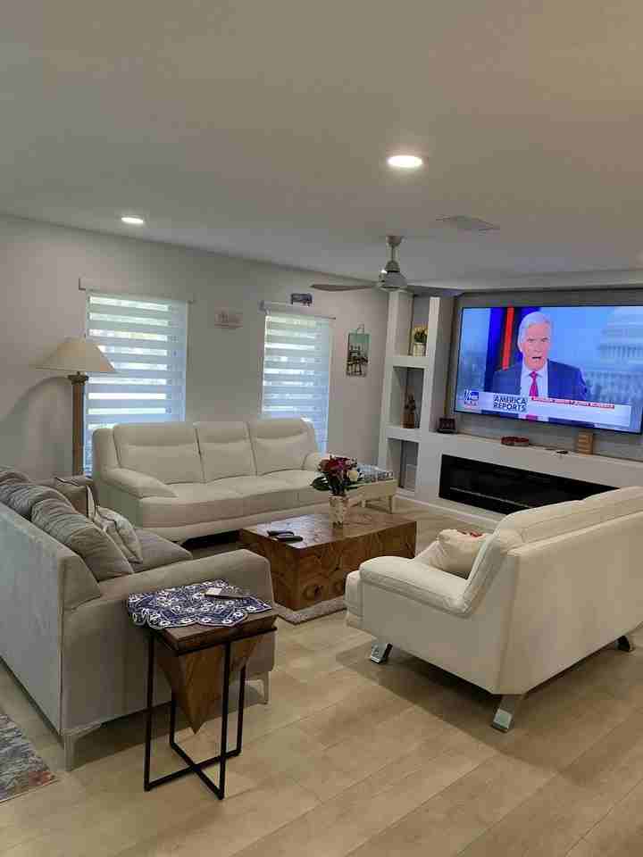 1050 Nw 6th Ter - Photo 3 of 8