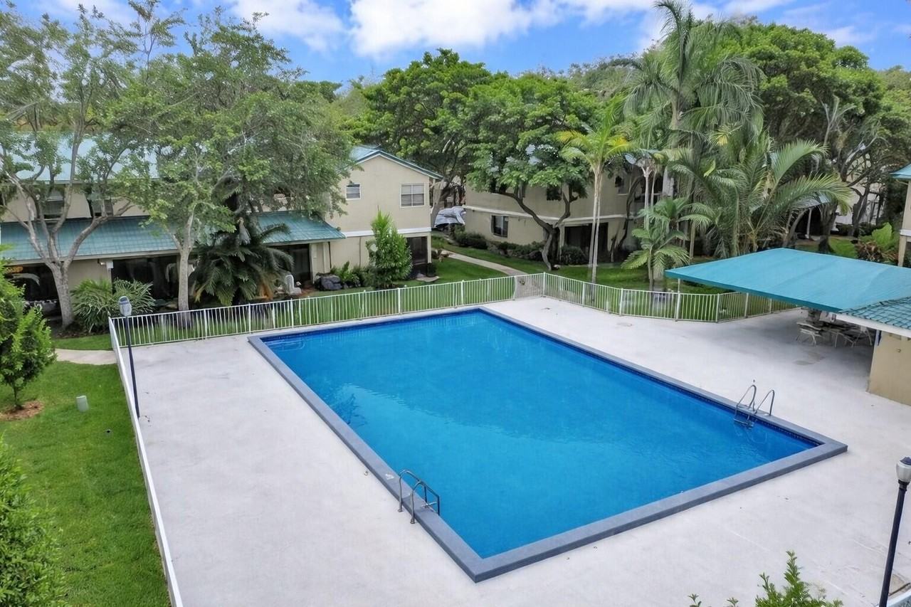 576 Westree Ln - Photo 3 of 28