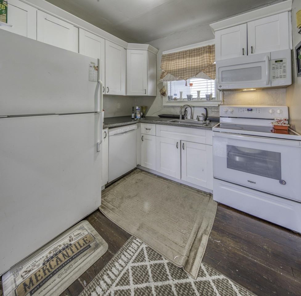 205 N Federal Hwy Unit B - Photo 2 of 9