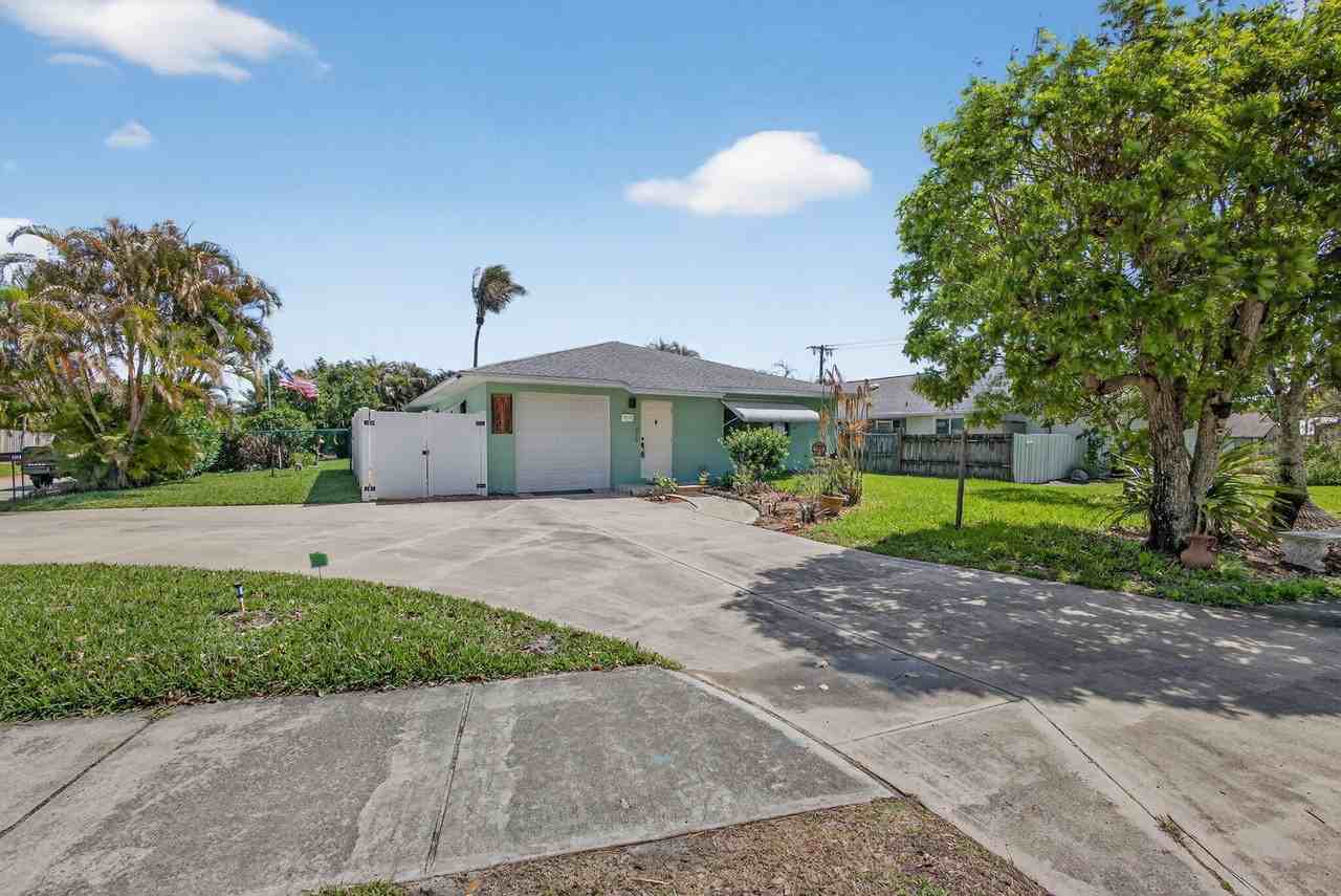 4914 Se Pine Knoll Way - Photo 3 of 50