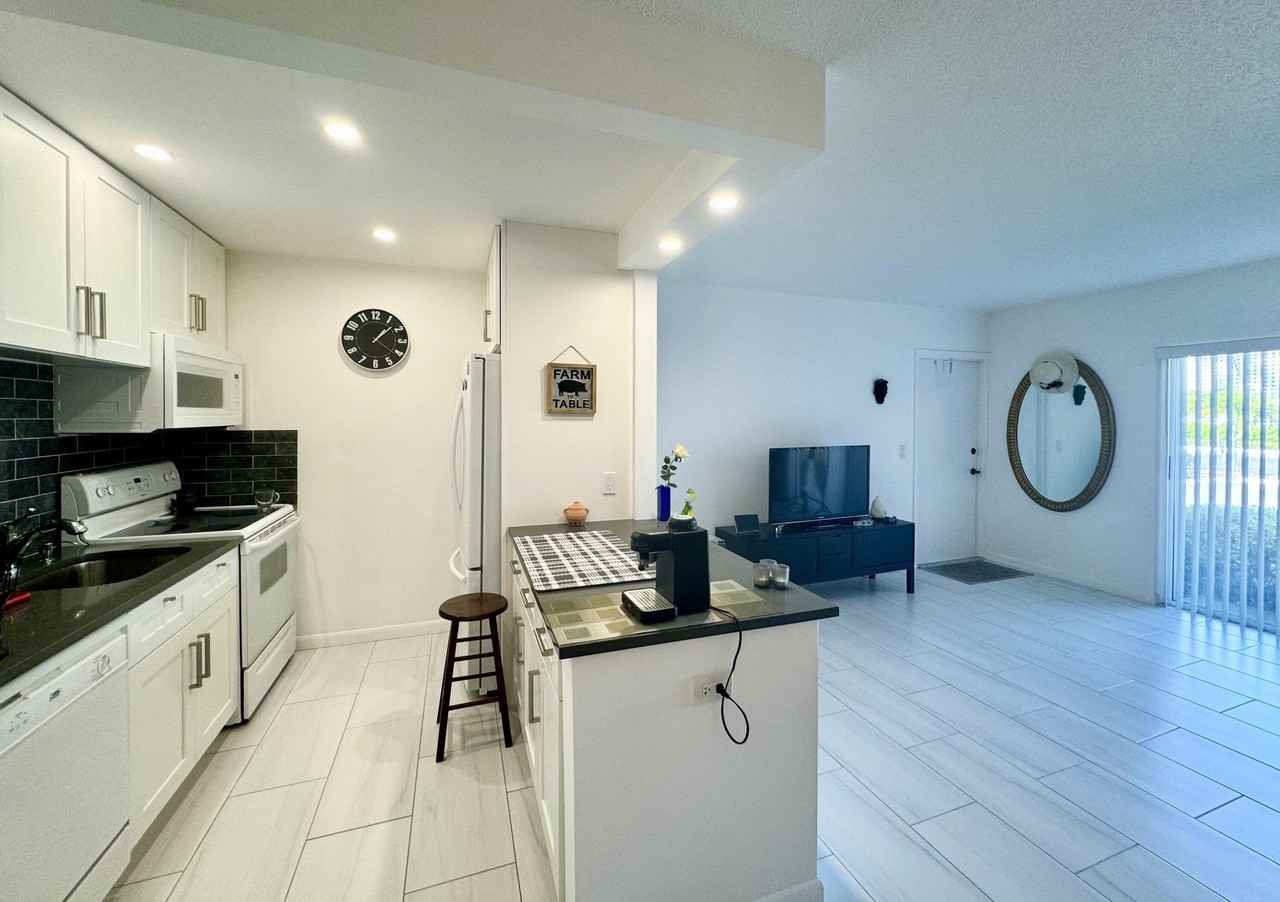 4501 S Ocean Blvd Apt E5 - Photo 5 of 31