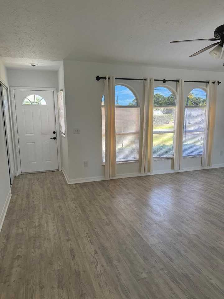 262 Sw Crescent Ave - Photo 2 of 8