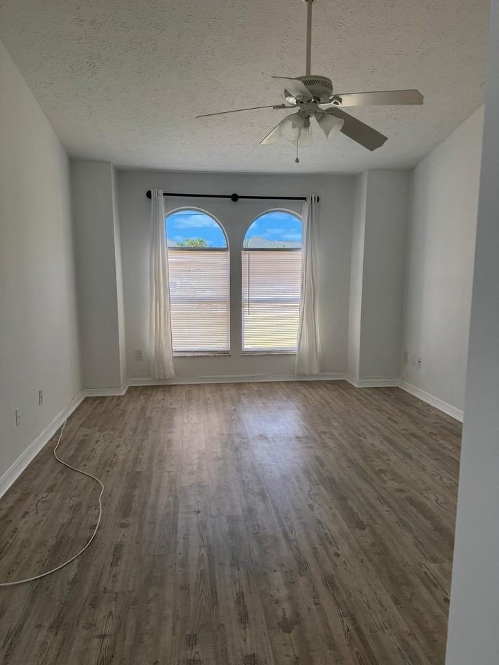 262 Sw Crescent Ave - Photo 3 of 8