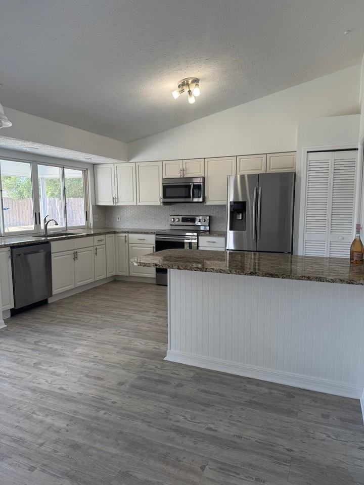 262 Sw Crescent Ave - Photo 5 of 8