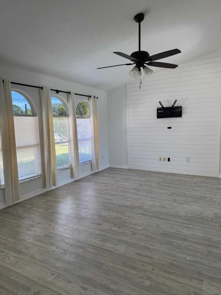 262 Sw Crescent Ave - Photo 6 of 8