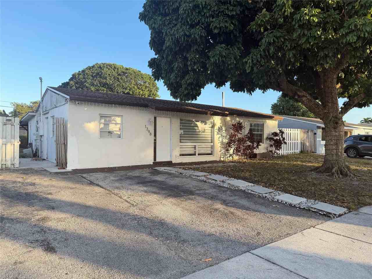 1398 Sw 47th Ter - Photo 3 of 13