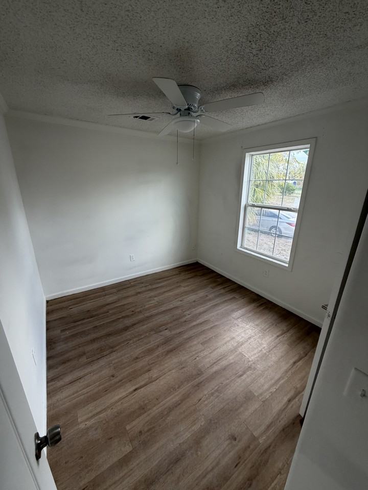 735 21st St S #1 - Photo 5 of 16