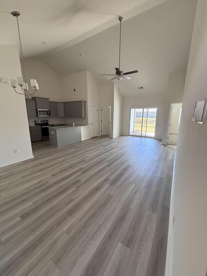 332 Acorn St - Photo 4 of 12