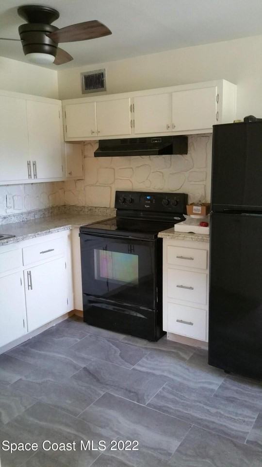 1888 Glenwood Dr - Photo 3 of 9