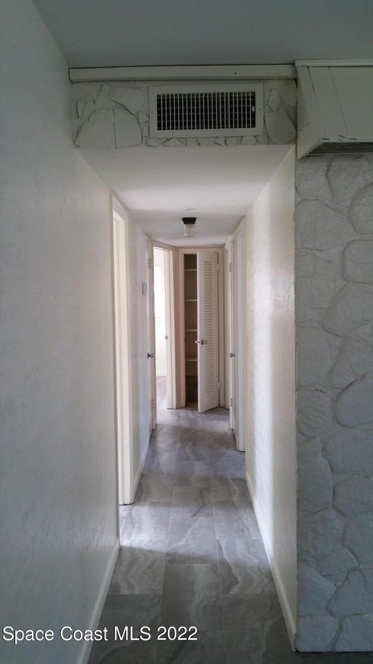 1888 Glenwood Dr - Photo 4 of 9