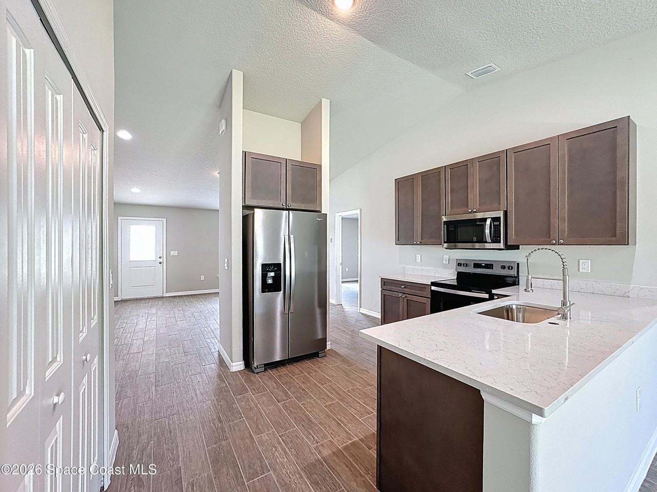 1101 San Filippo Dr Se - Photo 2 of 22