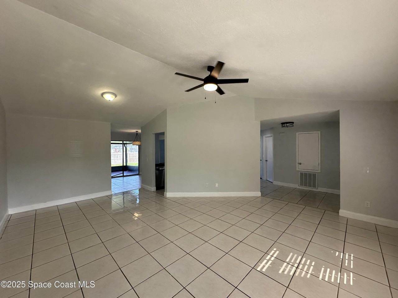 1573 Jasper Ave Nw - Photo 5 of 40