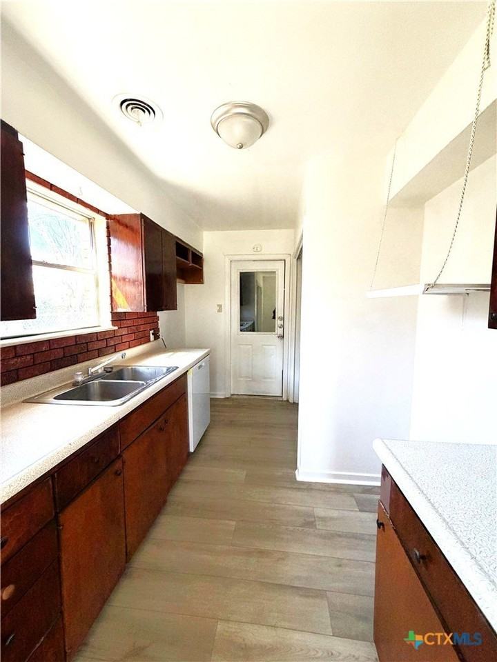 1102 S Ann Blvd - Photo 6 of 13