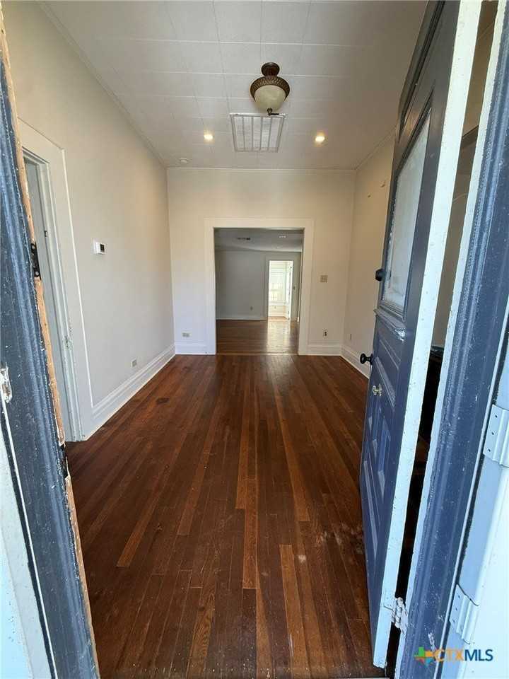 619 E Donegan St - Photo 2 of 18