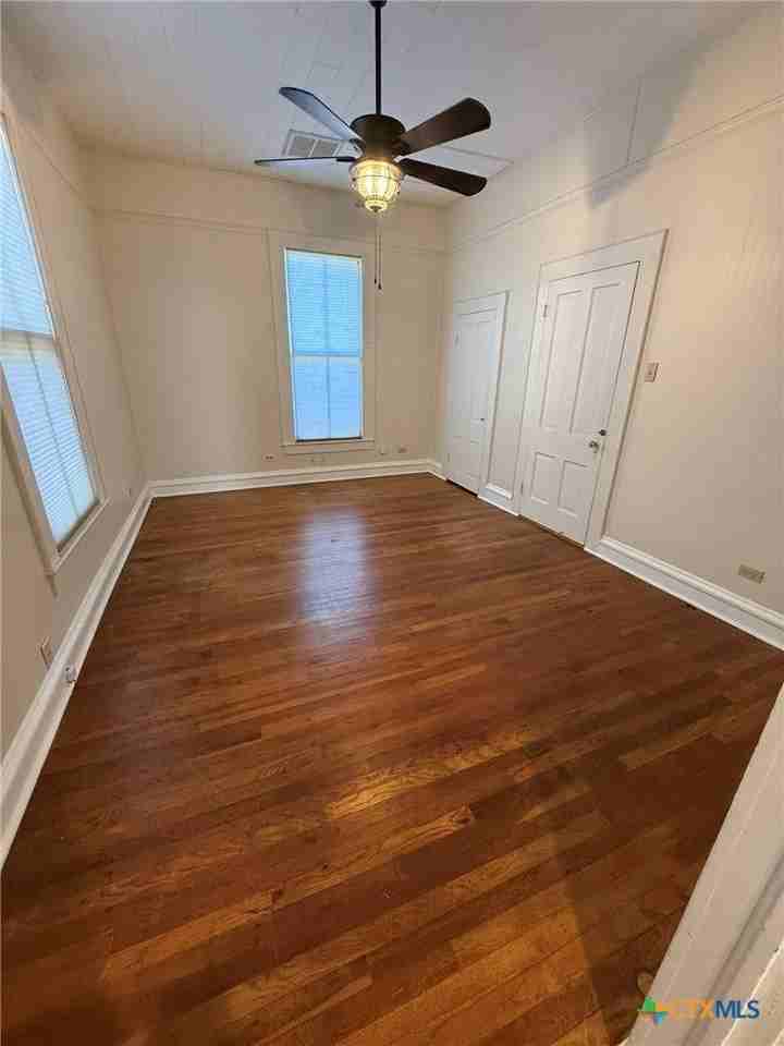 619 E Donegan St - Photo 3 of 18