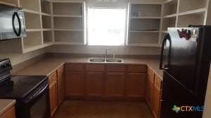 1112 Jones St - Photo 4 of 14