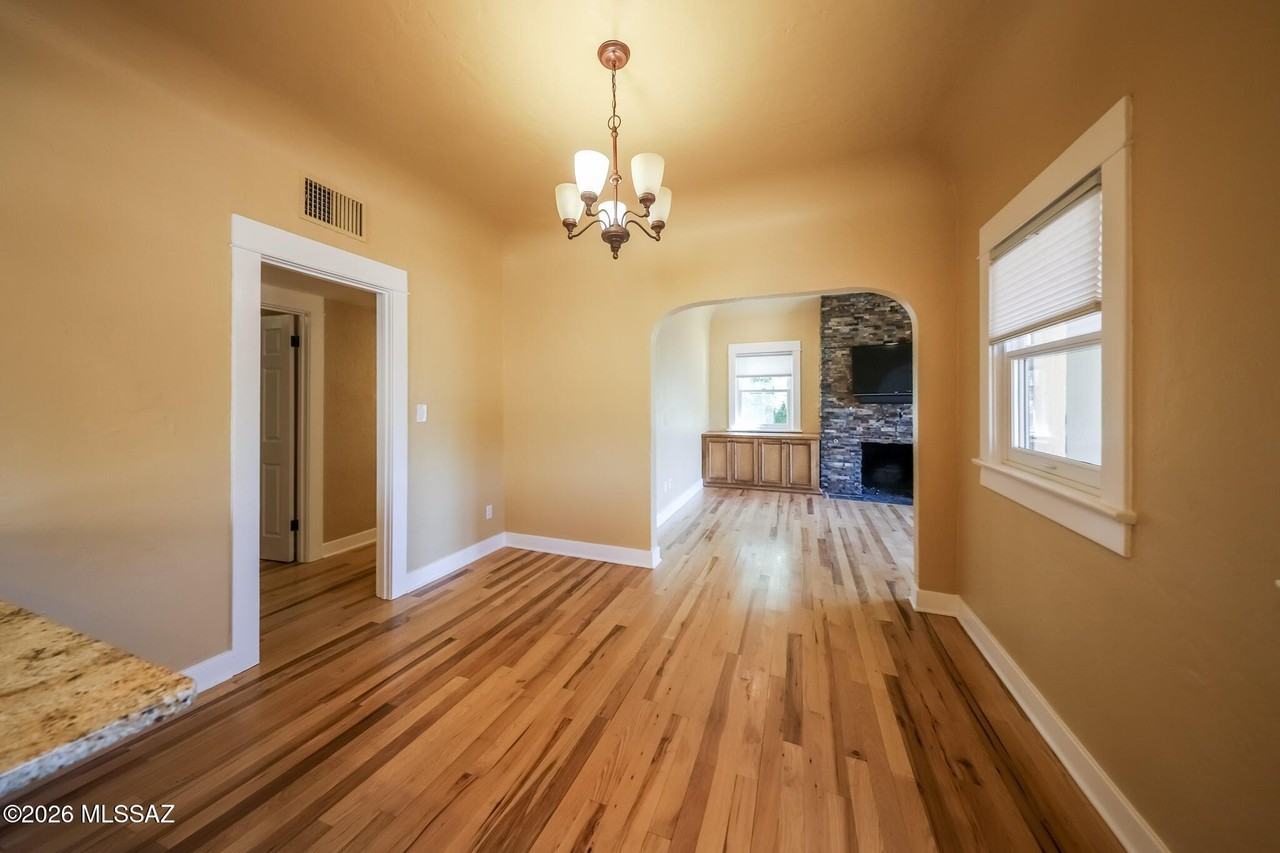 2221 E 1st St - Photo 5 of 33