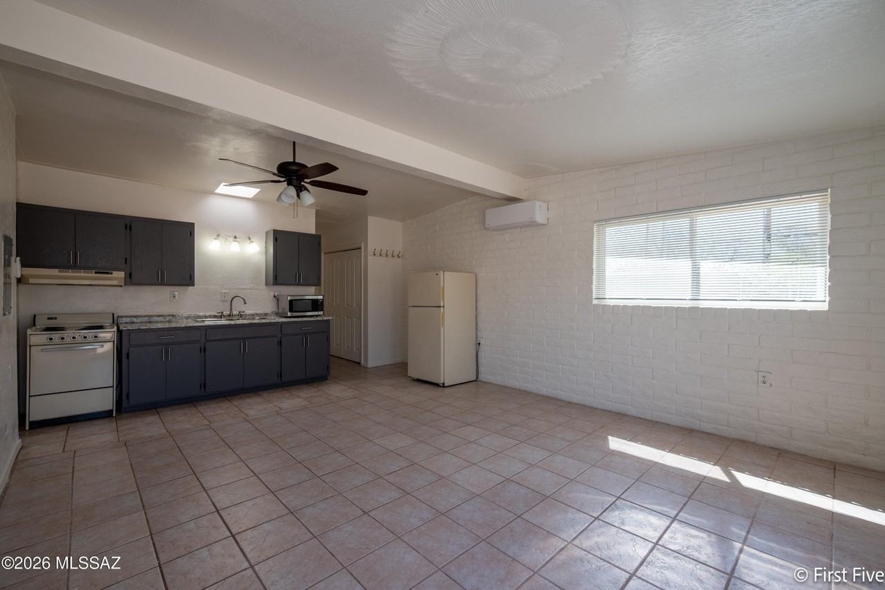 802 E Graybill Dr Unit 2 - Photo 2 of 9