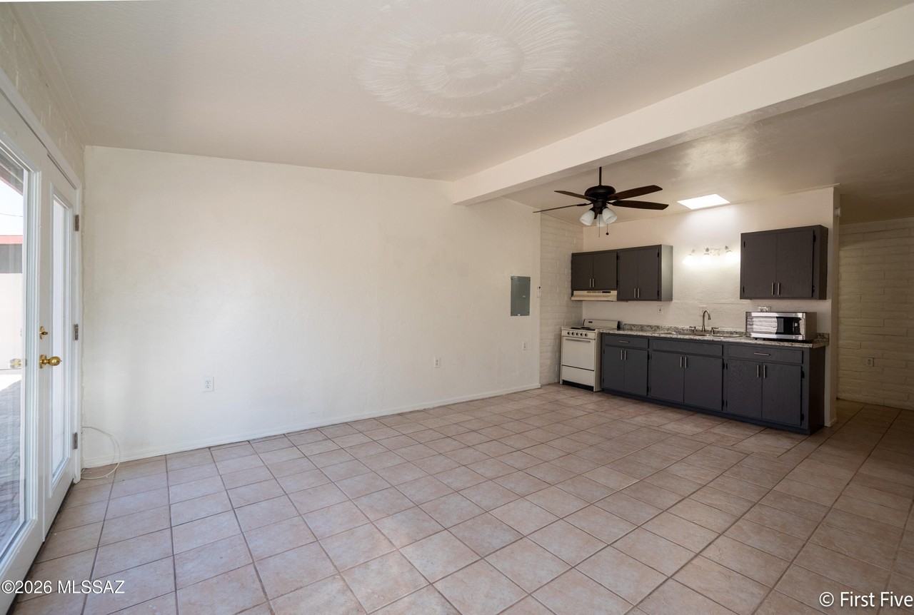 802 E Graybill Dr Unit 2 - Photo 3 of 9