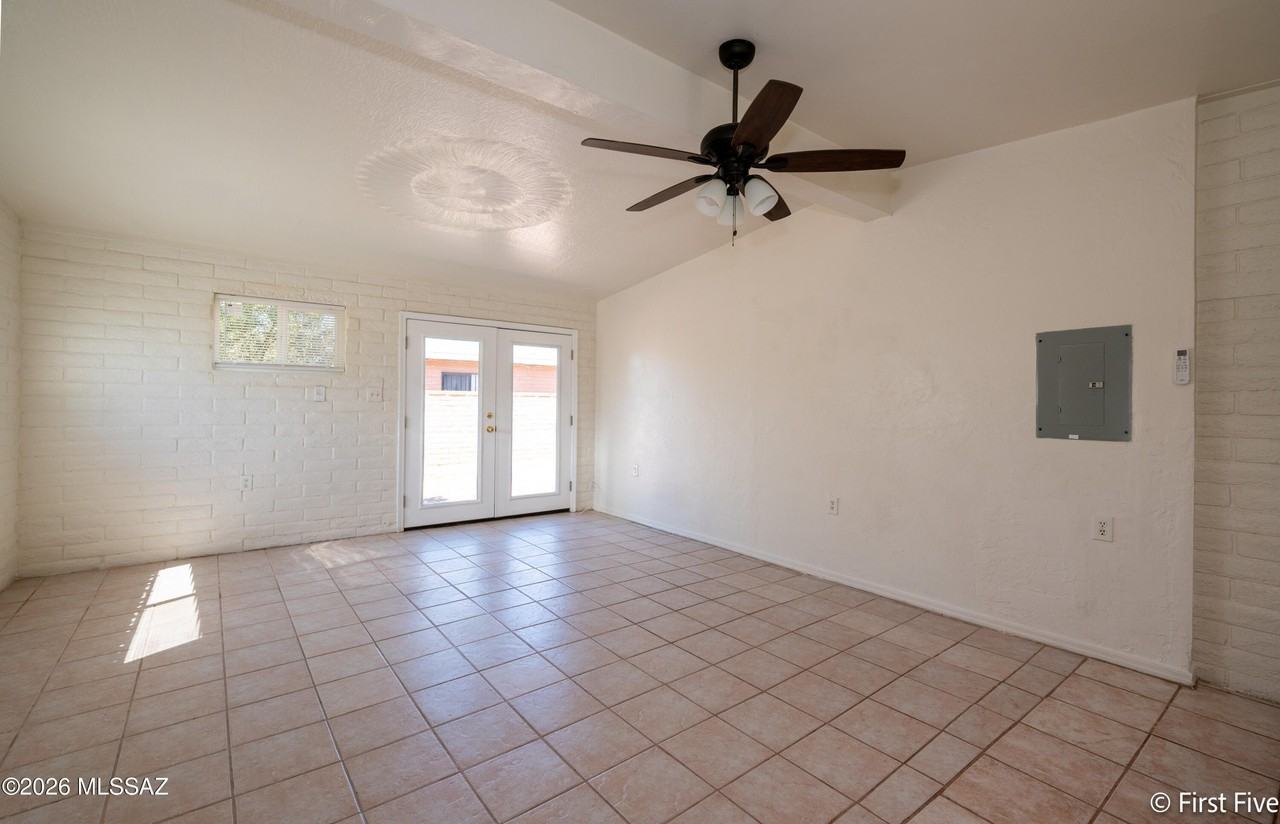 802 E Graybill Dr Unit 2 - Photo 4 of 9