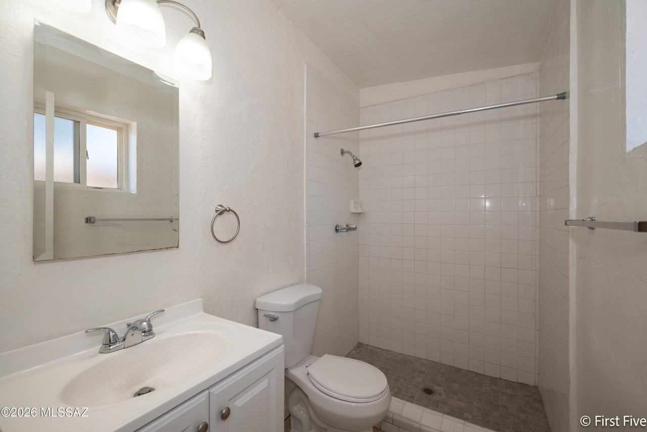 802 E Graybill Dr Unit 2 - Photo 5 of 9