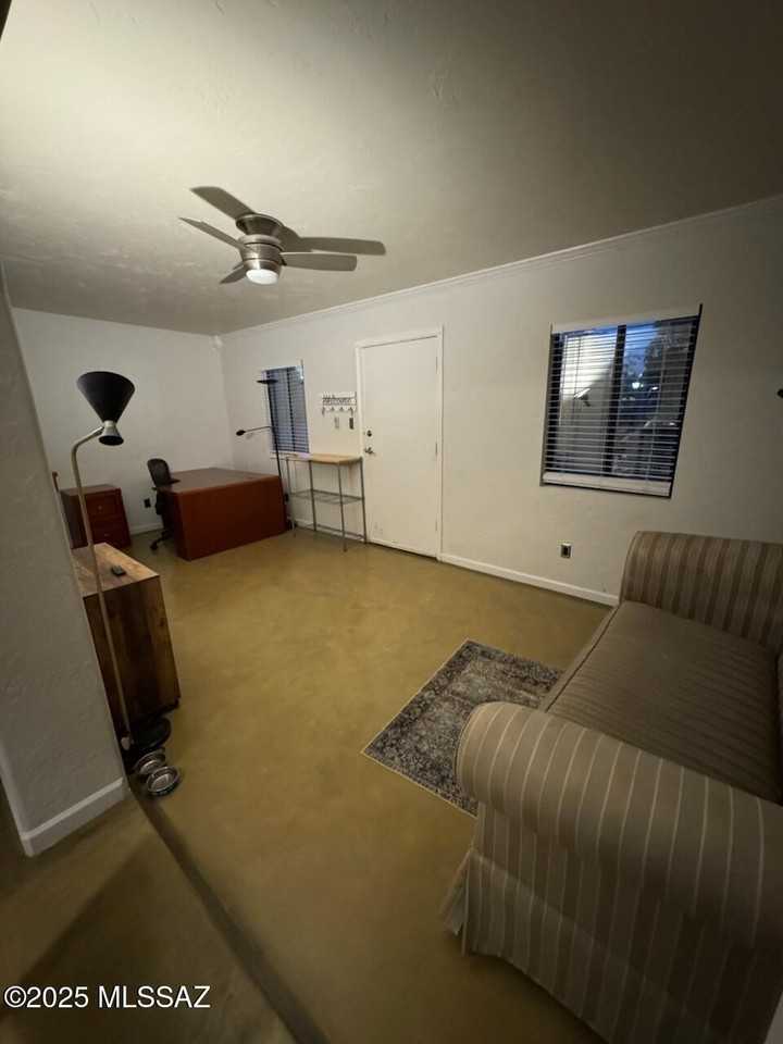 2001 E 10th St - Photo 3 of 7