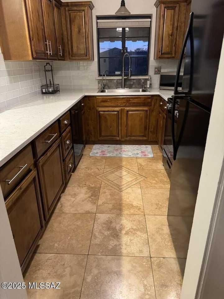 2001 E 10th St - Photo 4 of 7