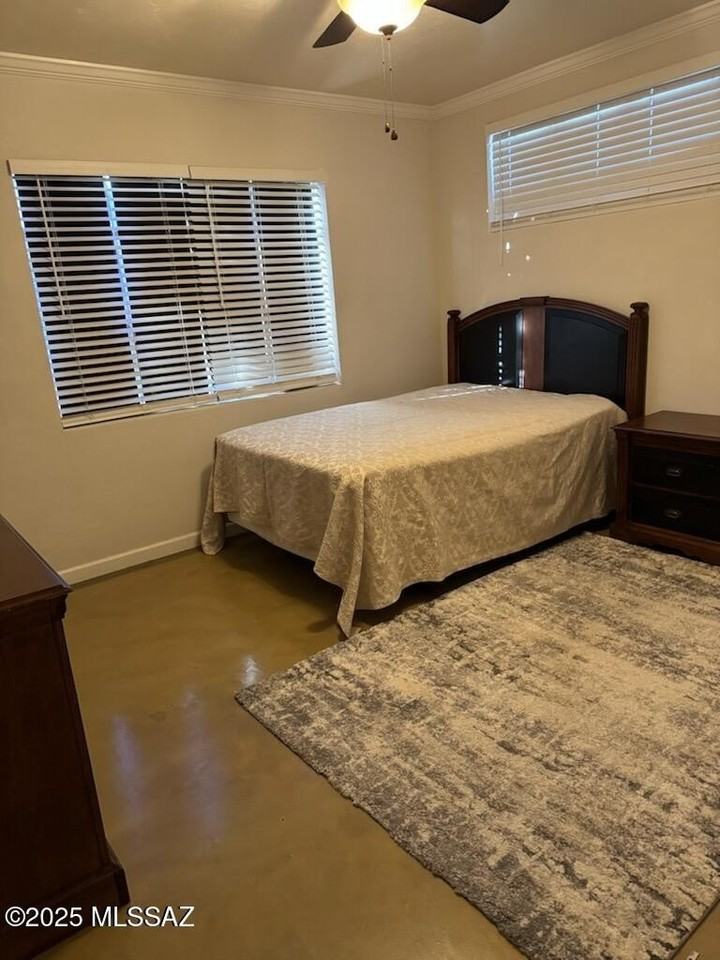 2001 E 10th St - Photo 5 of 7