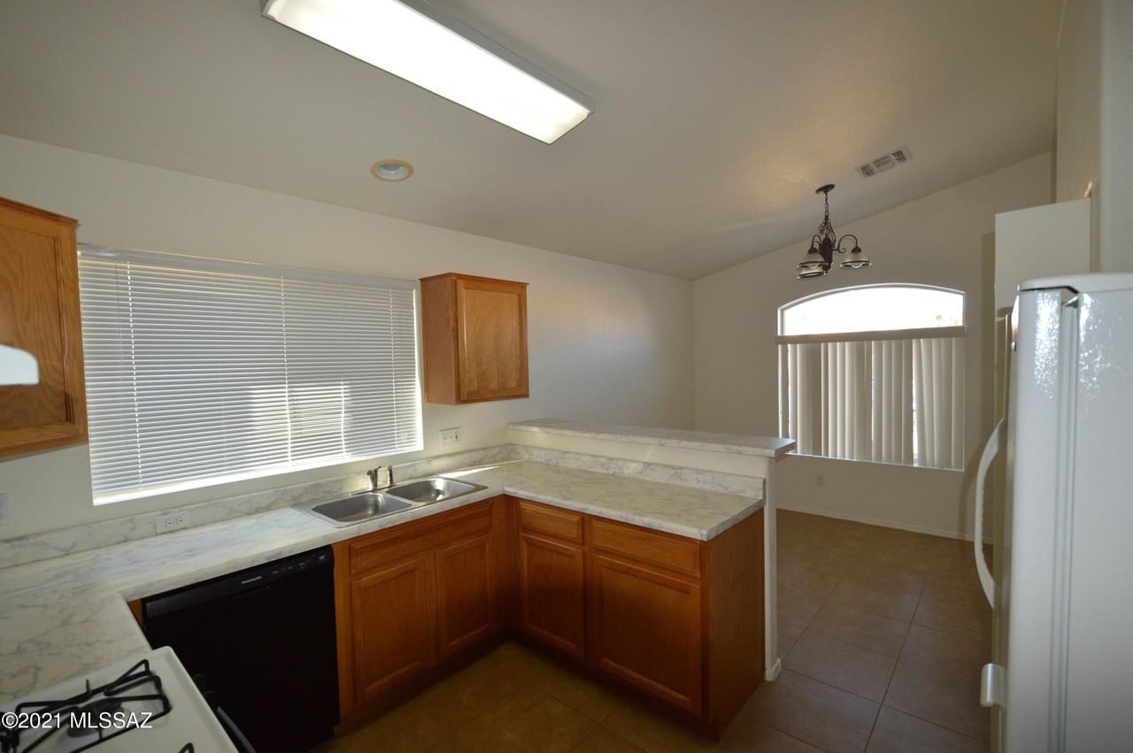 7925 W Mural Hill Dr - Photo 2 of 12