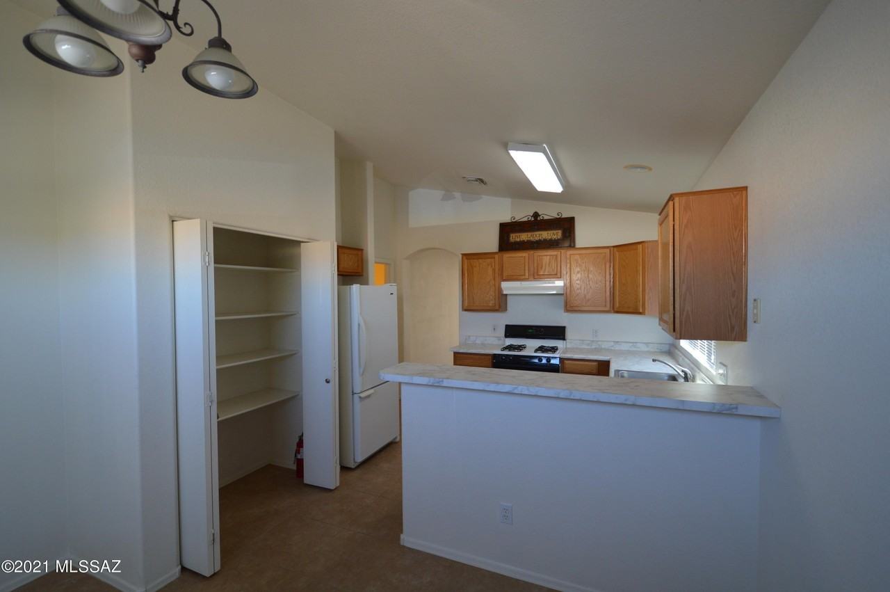 7925 W Mural Hill Dr - Photo 3 of 12