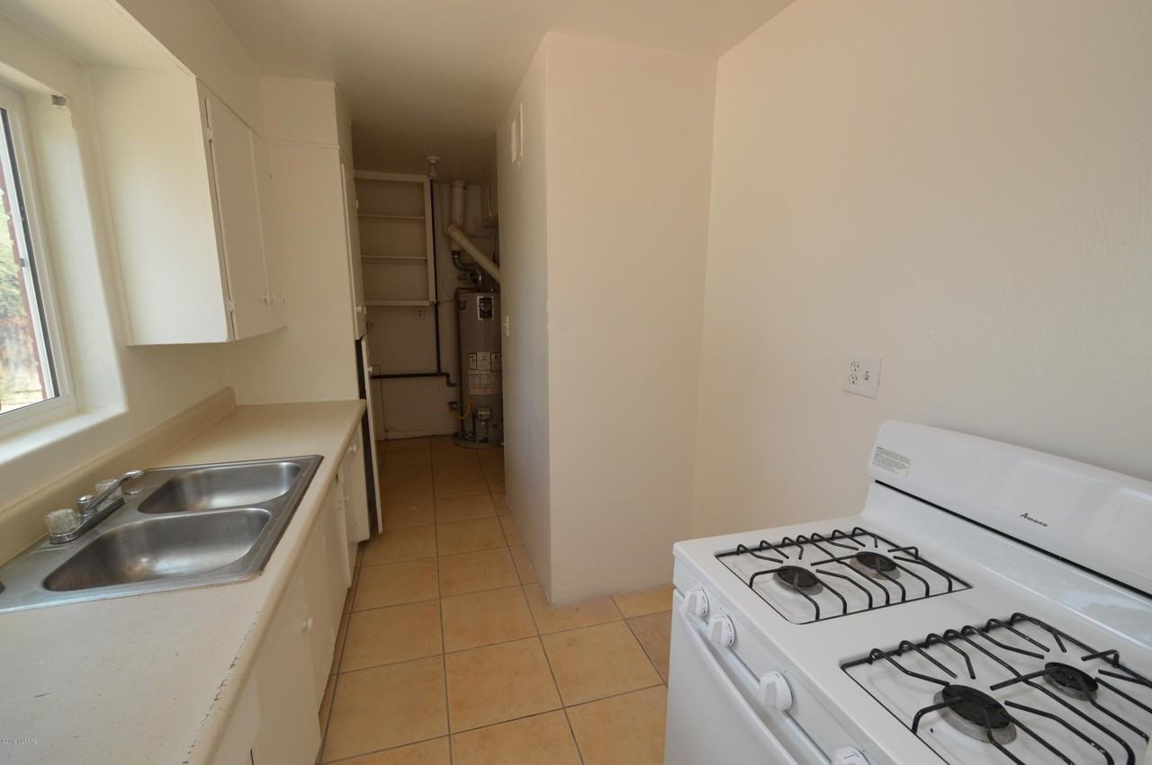 4633 E 19th St - Photo 3 of 9