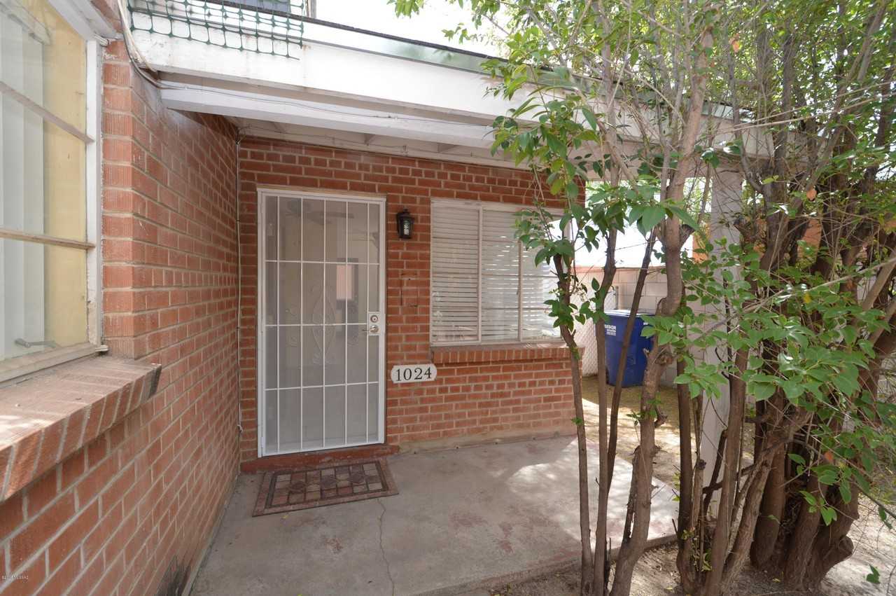 1024 E Water St - Photo 2 of 12