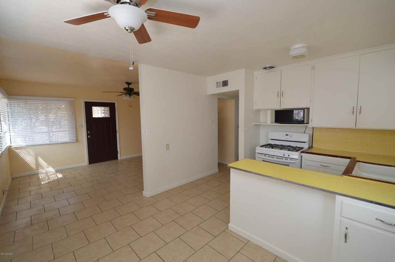 1024 E Water St - Photo 4 of 12