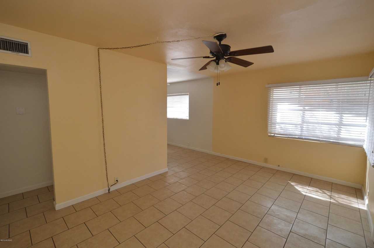 1024 E Water St - Photo 5 of 12